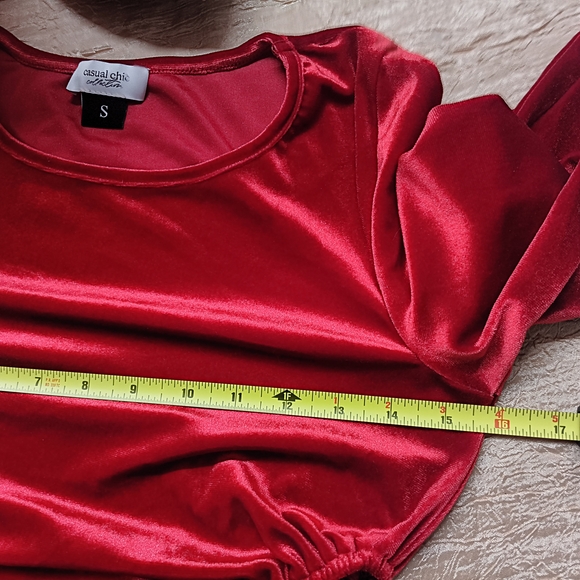 Luxurious Scarlet Velvet Gown - Picture 7 of 11